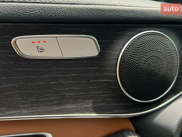 Красный Мерседес GLC-Class Coupe, объемом двигателя 2 л и пробегом 77 тыс. км за 65990 $, фото 20 на Automoto.ua