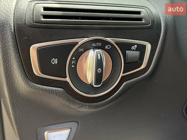 Красный Мерседес GLC-Class Coupe, объемом двигателя 2 л и пробегом 77 тыс. км за 65990 $, фото 24 на Automoto.ua