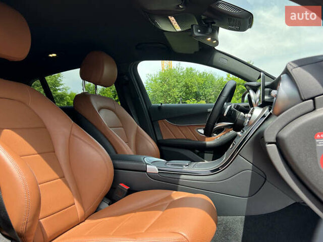 Красный Мерседес GLC-Class Coupe, объемом двигателя 2 л и пробегом 77 тыс. км за 65990 $, фото 11 на Automoto.ua