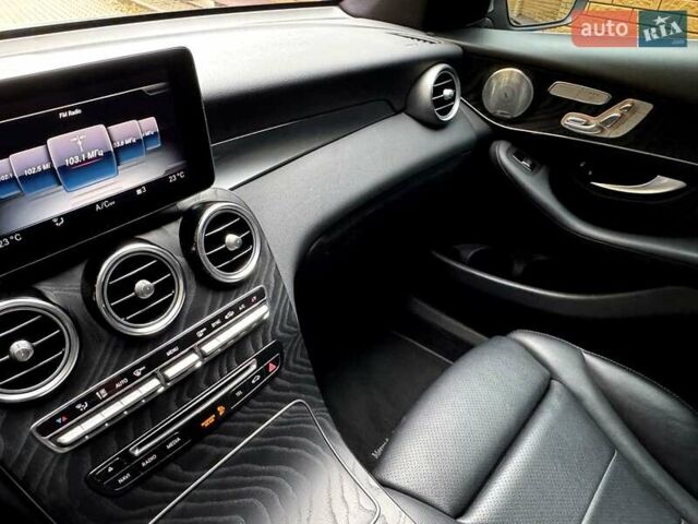 Серый Мерседес GLC-Class Coupe, объемом двигателя 1.99 л и пробегом 140 тыс. км за 37900 $, фото 44 на Automoto.ua