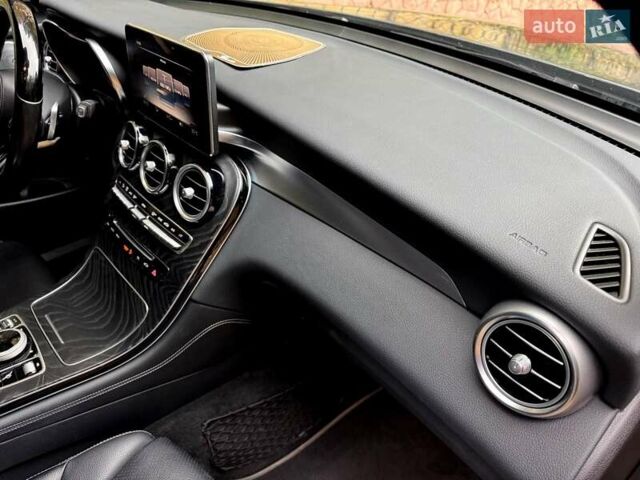 Серый Мерседес GLC-Class Coupe, объемом двигателя 1.99 л и пробегом 140 тыс. км за 37900 $, фото 37 на Automoto.ua