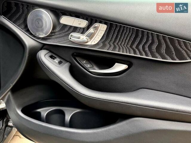 Серый Мерседес GLC-Class Coupe, объемом двигателя 1.99 л и пробегом 140 тыс. км за 37900 $, фото 34 на Automoto.ua