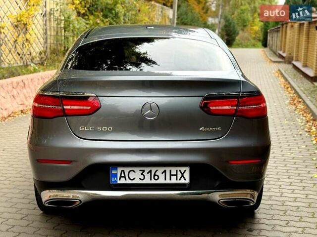 Серый Мерседес GLC-Class Coupe, объемом двигателя 1.99 л и пробегом 140 тыс. км за 37900 $, фото 4 на Automoto.ua