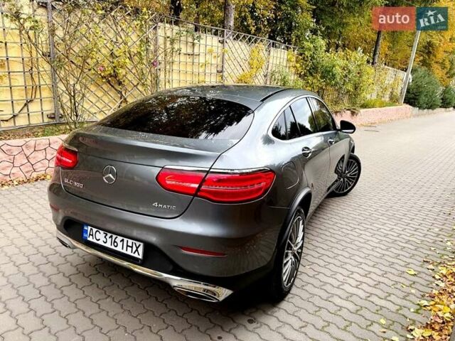 Серый Мерседес GLC-Class Coupe, объемом двигателя 1.99 л и пробегом 140 тыс. км за 37900 $, фото 3 на Automoto.ua