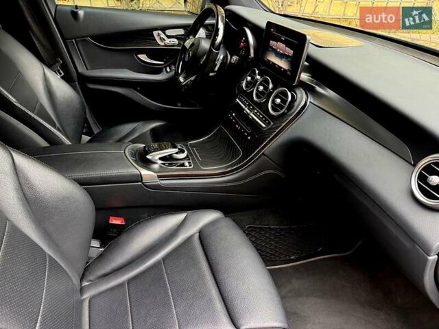 Серый Мерседес GLC-Class Coupe, объемом двигателя 1.99 л и пробегом 140 тыс. км за 37900 $, фото 38 на Automoto.ua