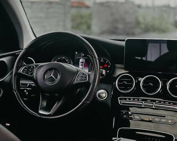 Сірий Мерседес GLC-Class Coupe, об'ємом двигуна 2.14 л та пробігом 106 тис. км за 39500 $, фото 30 на Automoto.ua
