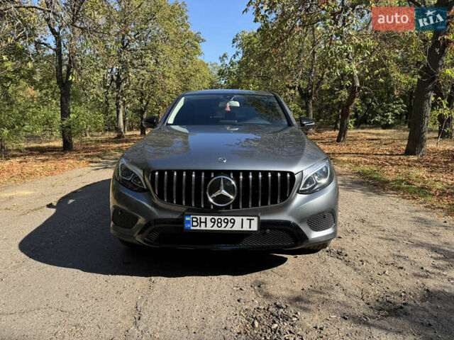 Серый Мерседес GLC-Class Coupe, объемом двигателя 2 л и пробегом 105 тыс. км за 35000 $, фото 4 на Automoto.ua