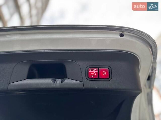 Сірий Мерседес GLC-Class Coupe, об'ємом двигуна 1.99 л та пробігом 97 тис. км за 45200 $, фото 111 на Automoto.ua