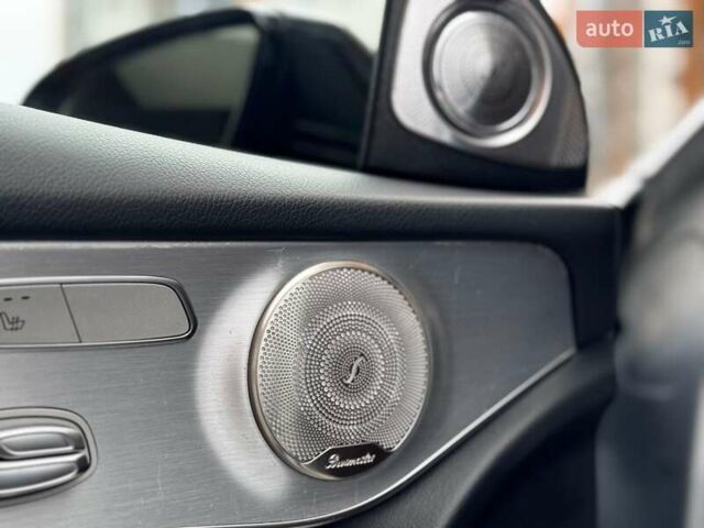 Сірий Мерседес GLC-Class Coupe, об'ємом двигуна 1.99 л та пробігом 97 тис. км за 45200 $, фото 60 на Automoto.ua