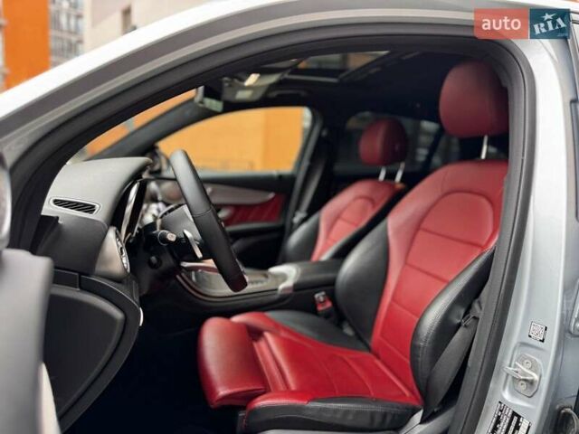 Сірий Мерседес GLC-Class Coupe, об'ємом двигуна 1.99 л та пробігом 97 тис. км за 45200 $, фото 66 на Automoto.ua