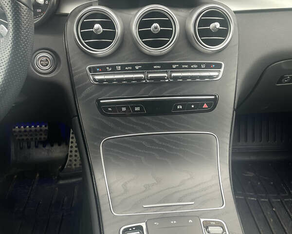 Серый Мерседес GLC-Class Coupe, объемом двигателя 1.95 л и пробегом 71 тыс. км за 57900 $, фото 14 на Automoto.ua