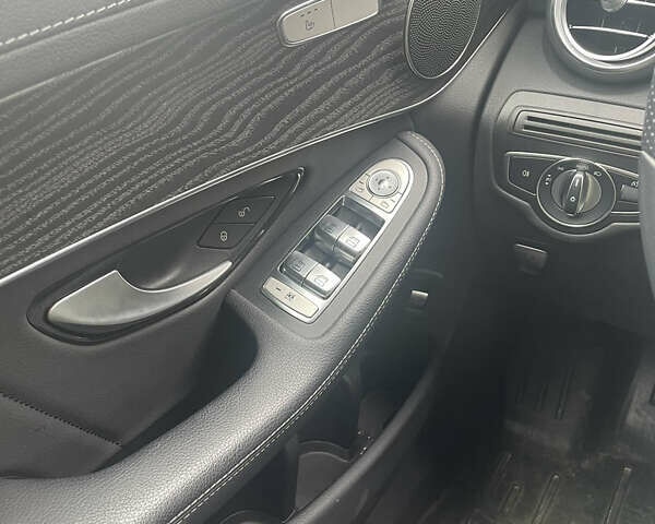 Серый Мерседес GLC-Class Coupe, объемом двигателя 1.95 л и пробегом 71 тыс. км за 57900 $, фото 12 на Automoto.ua