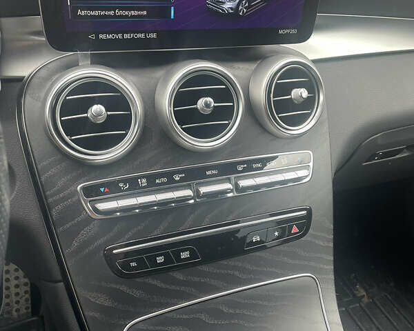 Серый Мерседес GLC-Class Coupe, объемом двигателя 1.95 л и пробегом 71 тыс. км за 57900 $, фото 16 на Automoto.ua