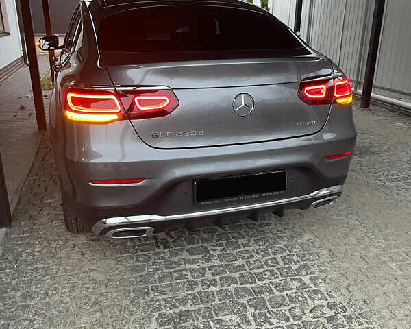 Серый Мерседес GLC-Class Coupe, объемом двигателя 1.95 л и пробегом 71 тыс. км за 57900 $, фото 1 на Automoto.ua