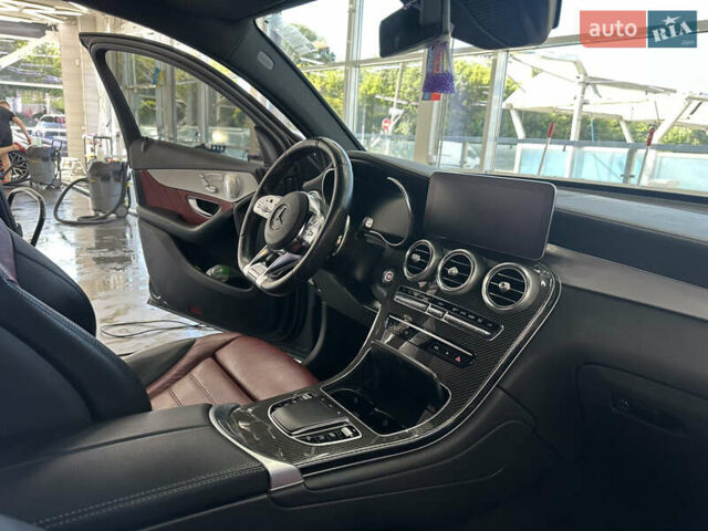 Серый Мерседес GLC-Class Coupe, объемом двигателя 3 л и пробегом 98 тыс. км за 67777 $, фото 2 на Automoto.ua