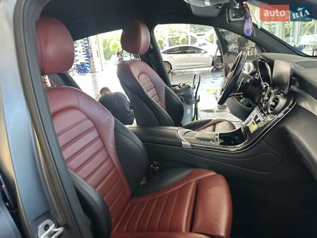 Серый Мерседес GLC-Class Coupe, объемом двигателя 3 л и пробегом 98 тыс. км за 67777 $, фото 1 на Automoto.ua
