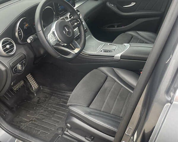 Серый Мерседес GLC-Class Coupe, объемом двигателя 1.95 л и пробегом 71 тыс. км за 57900 $, фото 9 на Automoto.ua