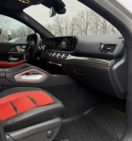 Сірий Мерседес GLC-Class Coupe, об'ємом двигуна 3 л та пробігом 38 тис. км за 135000 $, фото 5 на Automoto.ua