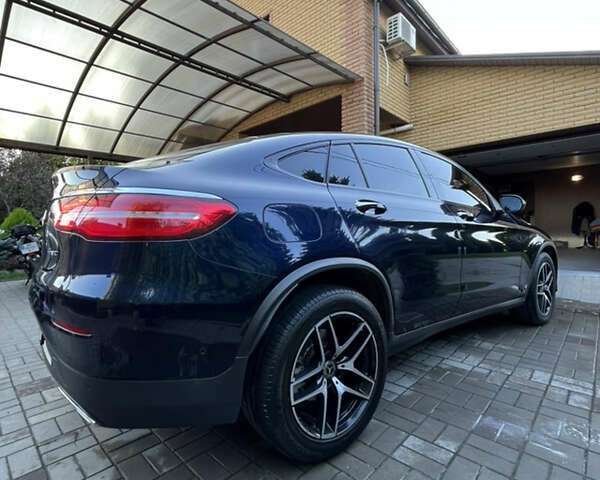 Синий Мерседес GLC-Class Coupe, объемом двигателя 2.1 л и пробегом 77 тыс. км за 40800 $, фото 1 на Automoto.ua