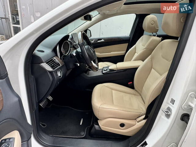 Білий Мерседес GLE-Class Coupe, об'ємом двигуна 3 л та пробігом 148 тис. км за 39000 $, фото 14 на Automoto.ua