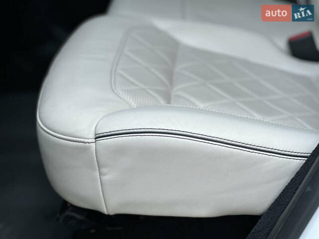 Белый Мерседес GLE-Class Coupe, объемом двигателя 3 л и пробегом 155 тыс. км за 45900 $, фото 38 на Automoto.ua