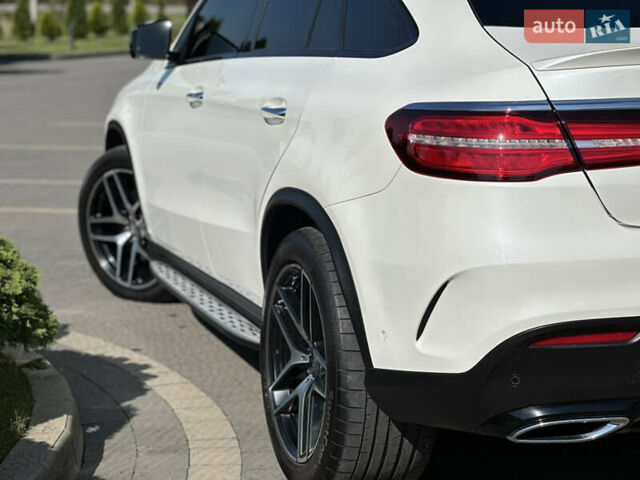 Белый Мерседес GLE-Class Coupe, объемом двигателя 3 л и пробегом 155 тыс. км за 45900 $, фото 5 на Automoto.ua