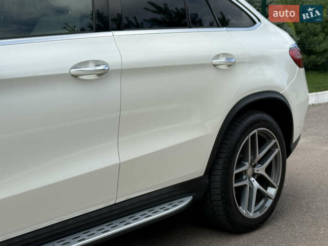 Белый Мерседес GLE-Class Coupe, объемом двигателя 2.99 л и пробегом 172 тыс. км за 40500 $, фото 35 на Automoto.ua