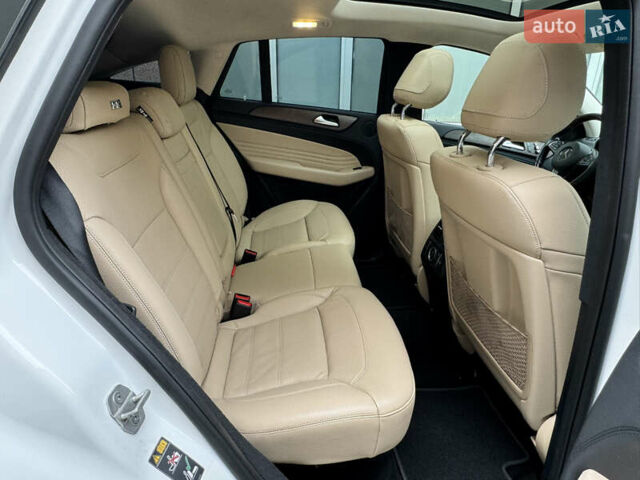 Білий Мерседес GLE-Class Coupe, об'ємом двигуна 3 л та пробігом 148 тис. км за 36500 $, фото 12 на Automoto.ua
