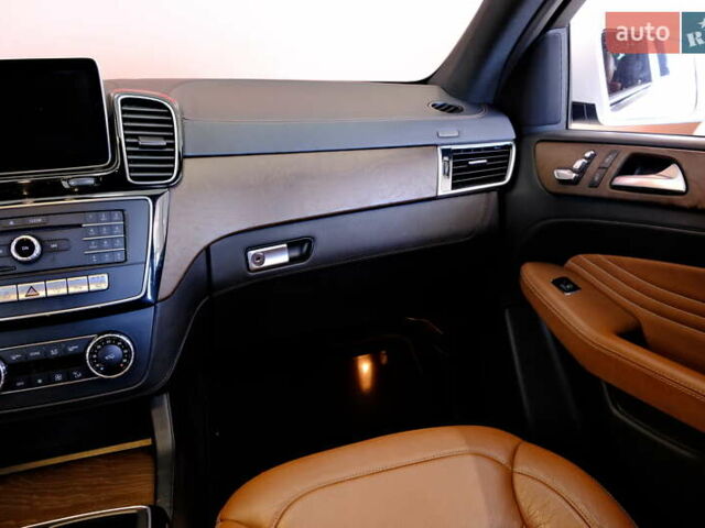 Белый Мерседес GLE-Class Coupe, объемом двигателя 3 л и пробегом 327 тыс. км за 41900 $, фото 60 на Automoto.ua