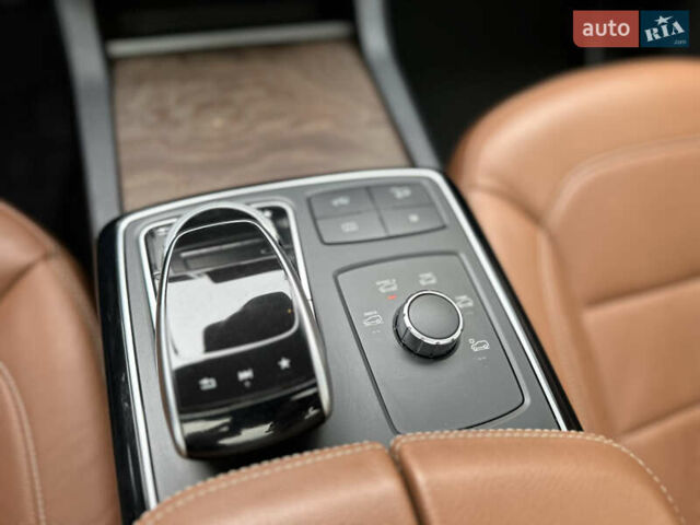 Белый Мерседес GLE-Class Coupe, объемом двигателя 4.66 л и пробегом 155 тыс. км за 41500 $, фото 35 на Automoto.ua