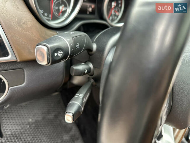 Белый Мерседес GLE-Class Coupe, объемом двигателя 4.66 л и пробегом 155 тыс. км за 41500 $, фото 60 на Automoto.ua