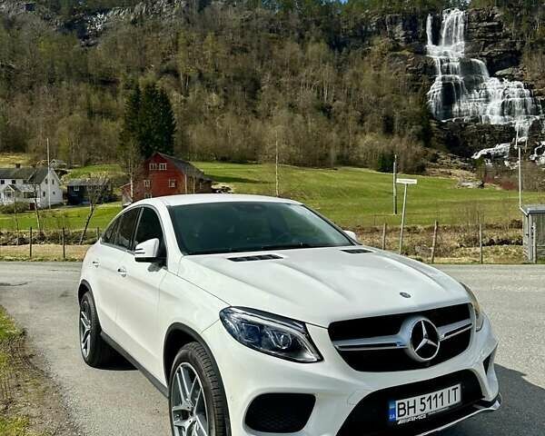 Белый Мерседес GLE-Class Coupe, объемом двигателя 3 л и пробегом 74 тыс. км за 53000 $, фото 1 на Automoto.ua