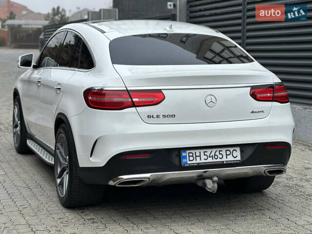 Белый Мерседес GLE-Class Coupe, объемом двигателя 4.66 л и пробегом 155 тыс. км за 41500 $, фото 11 на Automoto.ua