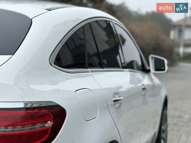 Белый Мерседес GLE-Class Coupe, объемом двигателя 4.66 л и пробегом 155 тыс. км за 41500 $, фото 25 на Automoto.ua