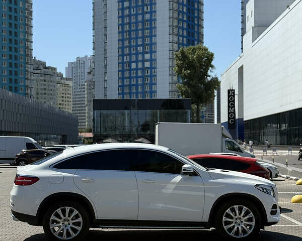 Белый Мерседес GLE-Class Coupe, объемом двигателя 2.99 л и пробегом 109 тыс. км за 43000 $, фото 3 на Automoto.ua