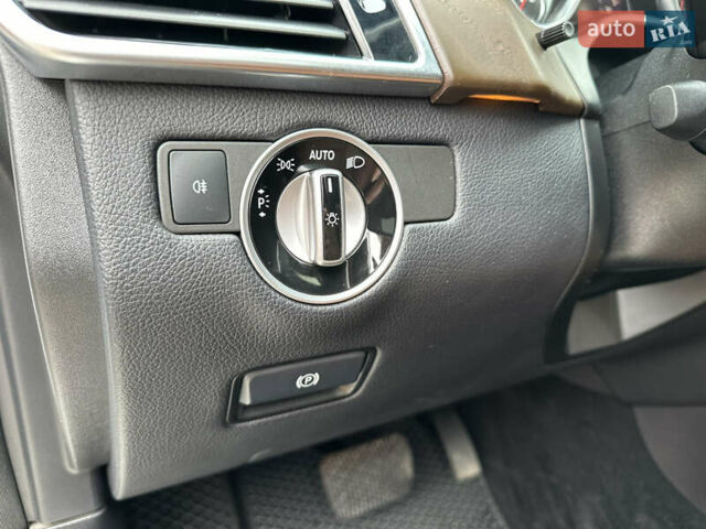 Белый Мерседес GLE-Class Coupe, объемом двигателя 4.66 л и пробегом 155 тыс. км за 41500 $, фото 59 на Automoto.ua