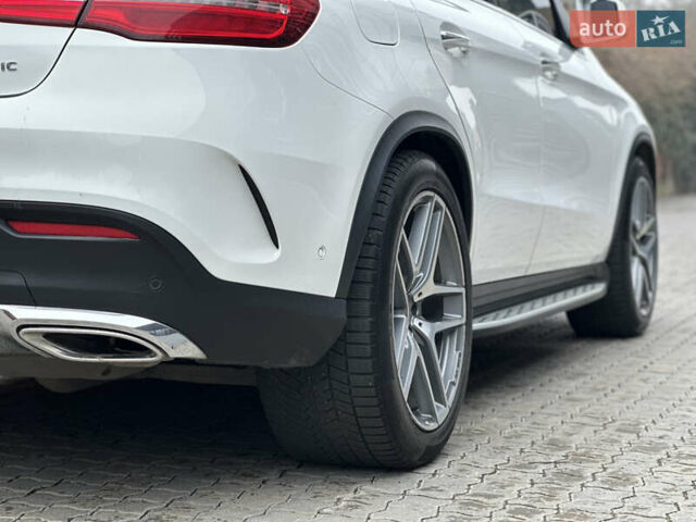 Белый Мерседес GLE-Class Coupe, объемом двигателя 4.66 л и пробегом 155 тыс. км за 41500 $, фото 15 на Automoto.ua