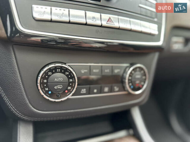 Белый Мерседес GLE-Class Coupe, объемом двигателя 4.66 л и пробегом 155 тыс. км за 41500 $, фото 36 на Automoto.ua