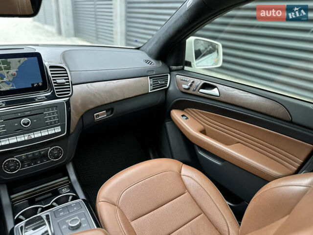 Белый Мерседес GLE-Class Coupe, объемом двигателя 4.66 л и пробегом 155 тыс. км за 41500 $, фото 31 на Automoto.ua