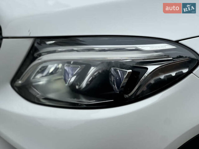 Белый Мерседес GLE-Class Coupe, объемом двигателя 4.66 л и пробегом 155 тыс. км за 41500 $, фото 22 на Automoto.ua