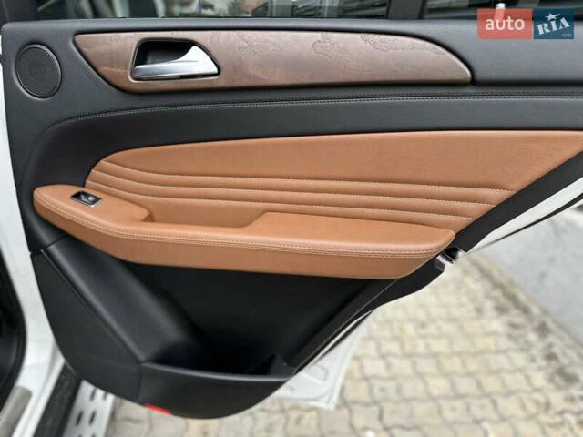 Білий Мерседес GLE-Class Coupe, об'ємом двигуна 4.66 л та пробігом 155 тис. км за 45000 $, фото 45 на Automoto.ua