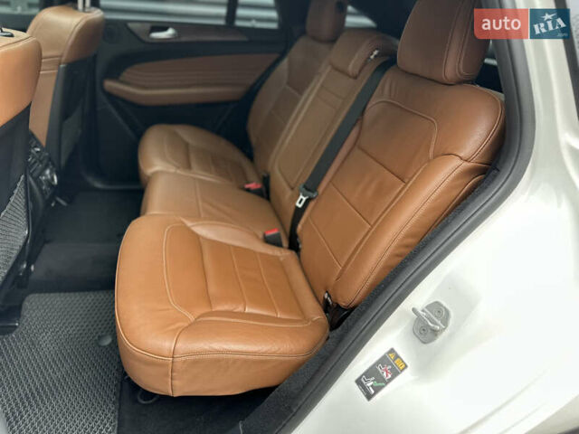 Белый Мерседес GLE-Class Coupe, объемом двигателя 4.66 л и пробегом 155 тыс. км за 41500 $, фото 42 на Automoto.ua