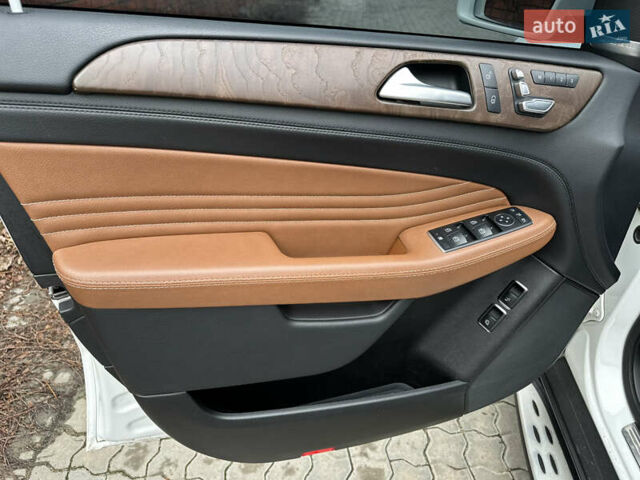 Белый Мерседес GLE-Class Coupe, объемом двигателя 4.66 л и пробегом 155 тыс. км за 41500 $, фото 65 на Automoto.ua