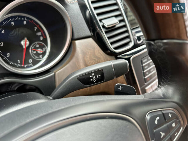 Белый Мерседес GLE-Class Coupe, объемом двигателя 4.66 л и пробегом 155 тыс. км за 41500 $, фото 61 на Automoto.ua