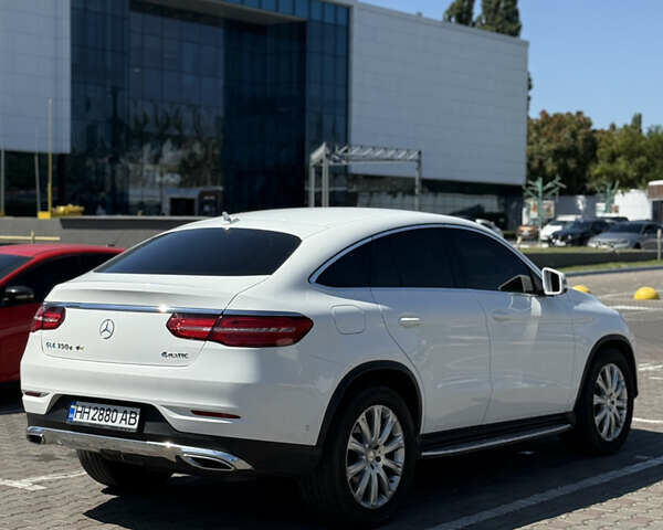 Белый Мерседес GLE-Class Coupe, объемом двигателя 2.99 л и пробегом 107 тыс. км за 43500 $, фото 4 на Automoto.ua