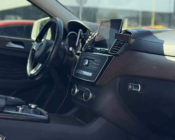 Белый Мерседес GLE-Class Coupe, объемом двигателя 2.99 л и пробегом 109 тыс. км за 43000 $, фото 7 на Automoto.ua