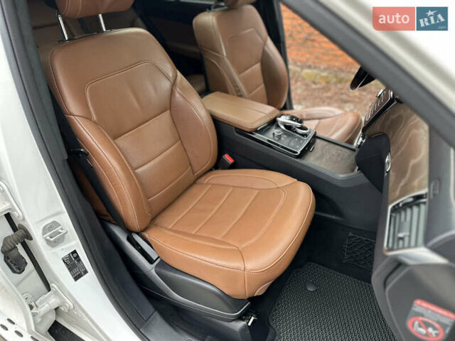 Белый Мерседес GLE-Class Coupe, объемом двигателя 4.66 л и пробегом 155 тыс. км за 41500 $, фото 51 на Automoto.ua