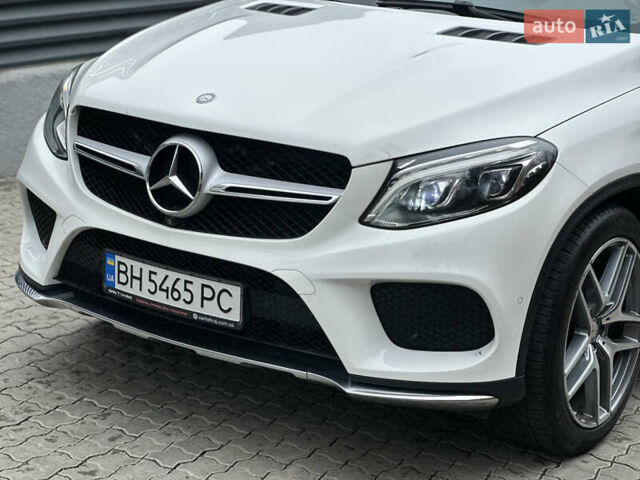 Белый Мерседес GLE-Class Coupe, объемом двигателя 4.66 л и пробегом 155 тыс. км за 41500 $, фото 9 на Automoto.ua