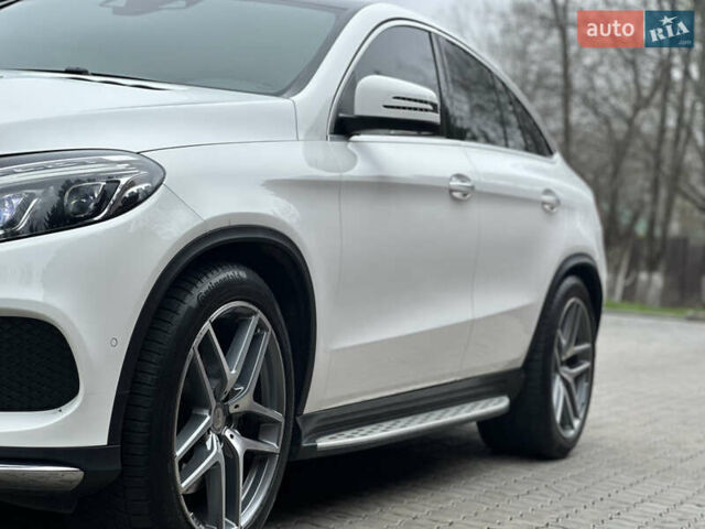 Белый Мерседес GLE-Class Coupe, объемом двигателя 4.66 л и пробегом 155 тыс. км за 41500 $, фото 10 на Automoto.ua