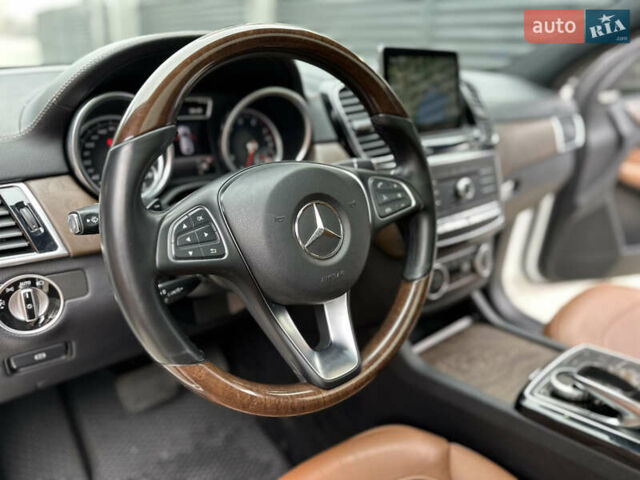 Белый Мерседес GLE-Class Coupe, объемом двигателя 4.66 л и пробегом 155 тыс. км за 41500 $, фото 62 на Automoto.ua